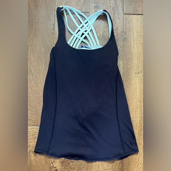 Lululemon Womens activewear tank top built in bra Sz 4 - Picture 1 of 7